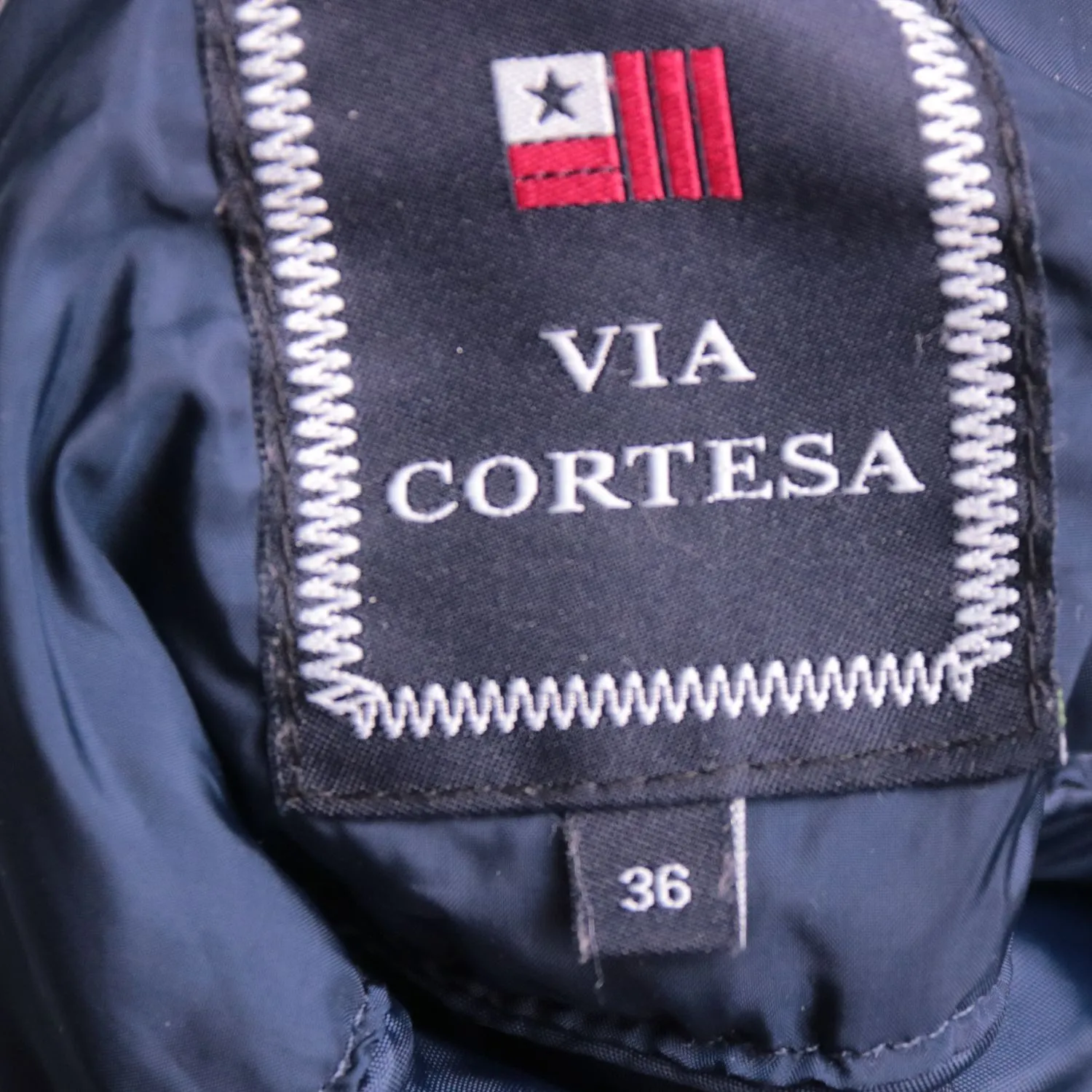 Тёмно-синяя зимняя куртка VIA CORTESA с капюшоном, размер 42 (S)